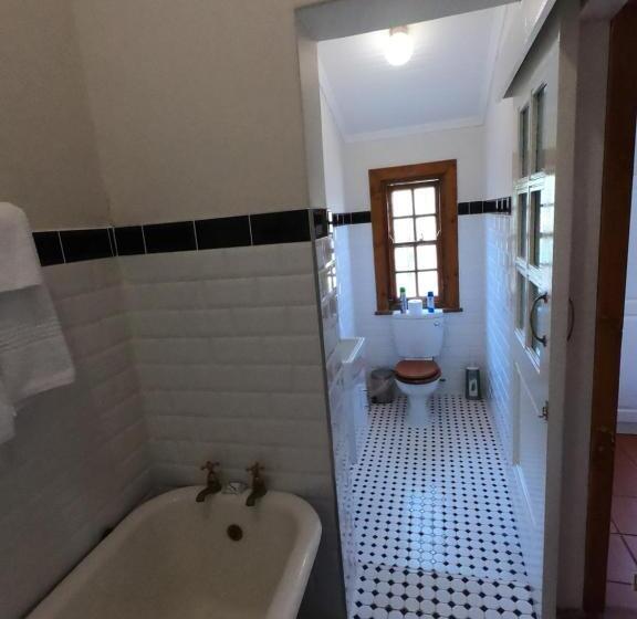 家庭间, Coweys Corner