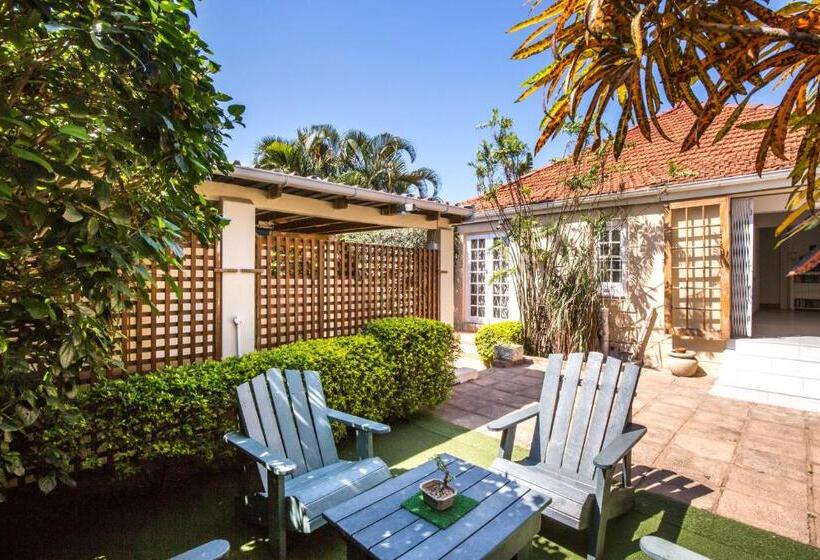 家庭间, Coweys Corner