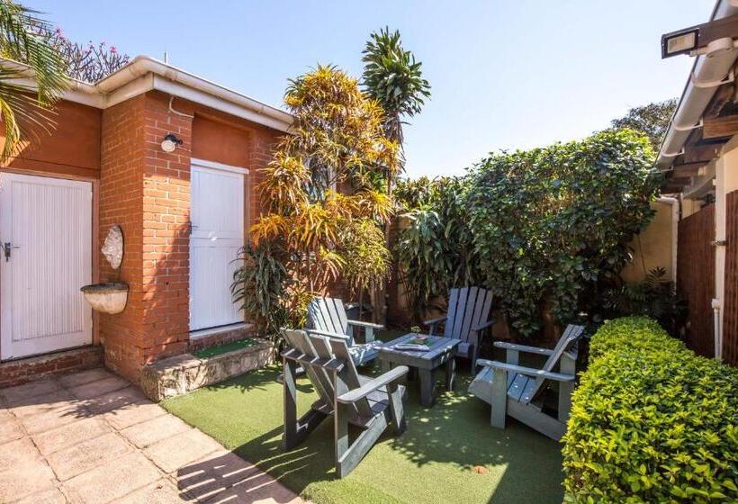 غرفة عائلية, Coweys Corner