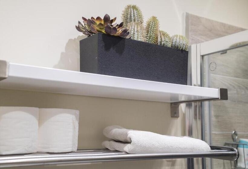 اتاق استاندارد چهار تخته, Rossocorallo B&b
