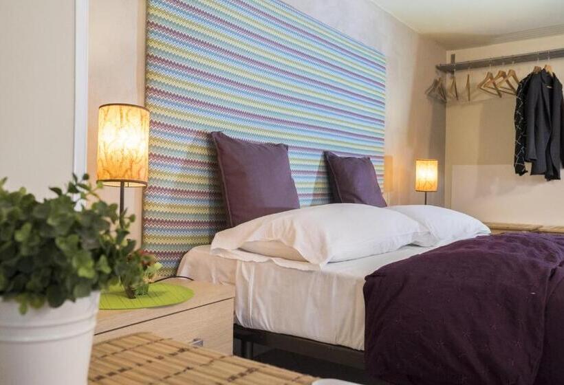 اتاق استاندارد سه نفره, Rossocorallo B&b