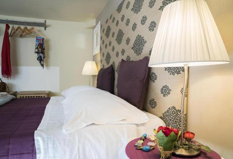اتاق استاندارد سه نفره, Rossocorallo B&b