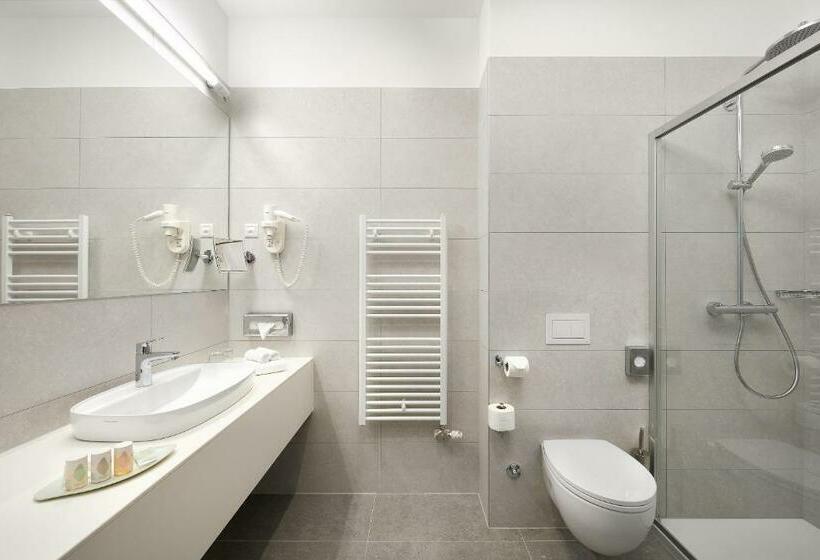 חדר סופריור עם מרפסת, Salona Palace