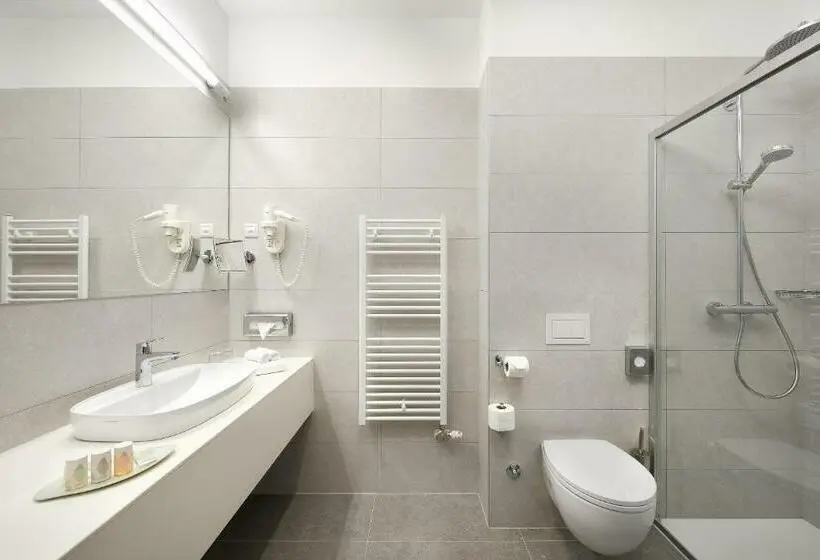 Superior-huone Parveke, Salona Palace