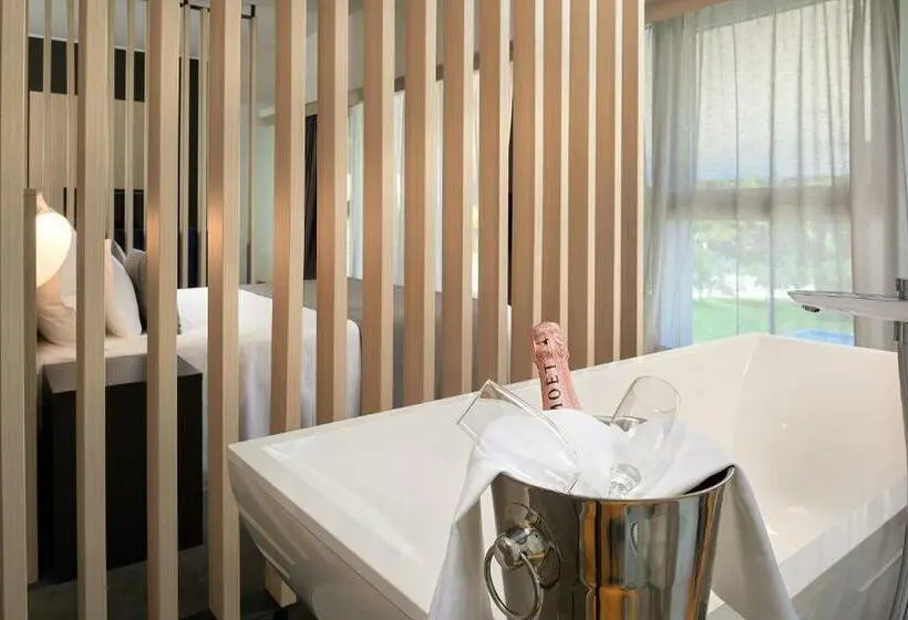 Deluxe-sviitti, Salona Palace