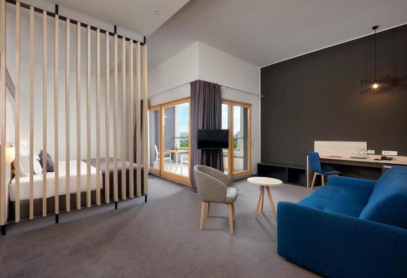 סוויטה עם מרפסת, Salona Palace