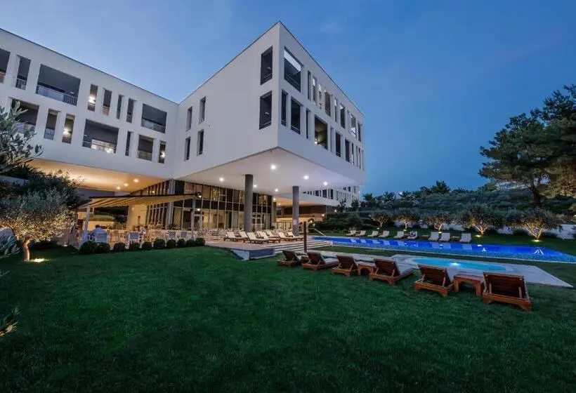 Sviitti Parveke, Salona Palace