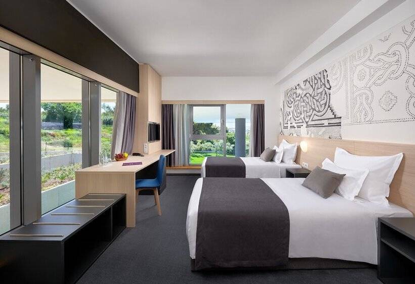 חדר סופריור לשלושה, Salona Palace