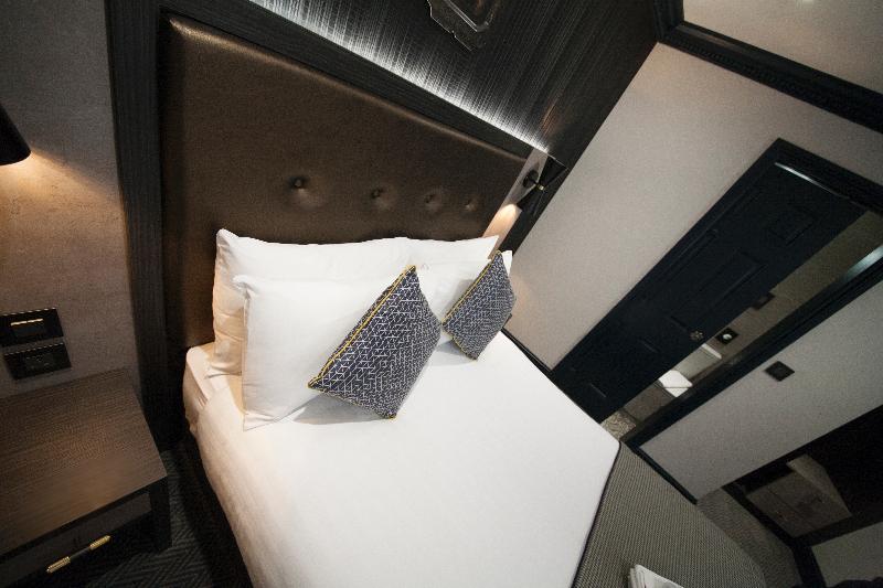 디럭스 룸, The House Of Toby