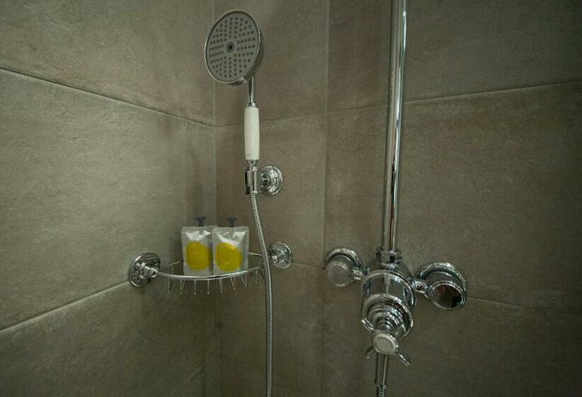 싱글 디럭스 룸, The House Of Toby