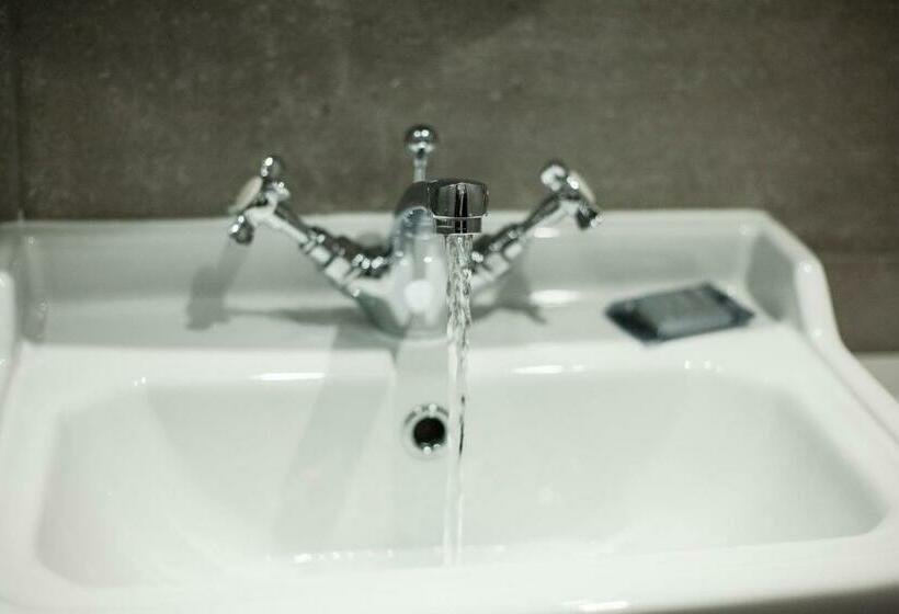 싱글 디럭스 룸, The House Of Toby