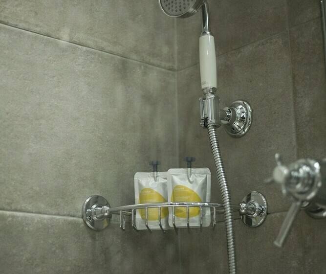 싱글 디럭스 룸, The House Of Toby