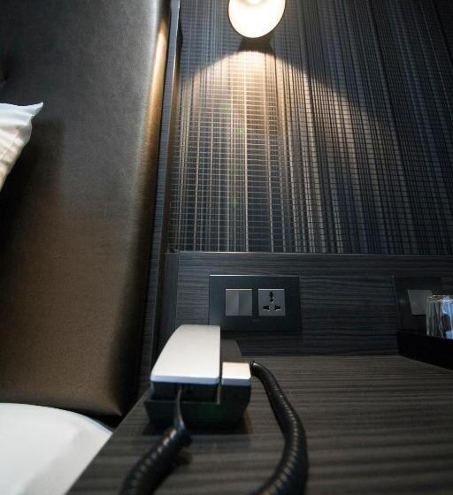 싱글 디럭스 룸, The House Of Toby