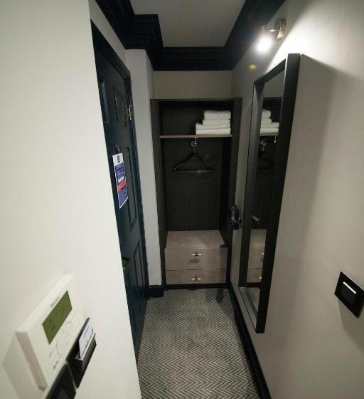 디럭스 룸, The House Of Toby