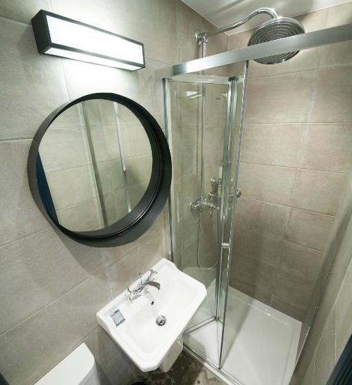 디럭스 룸, The House Of Toby