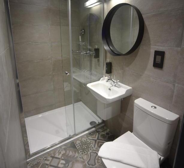 디럭스 트리플 룸, The House Of Toby