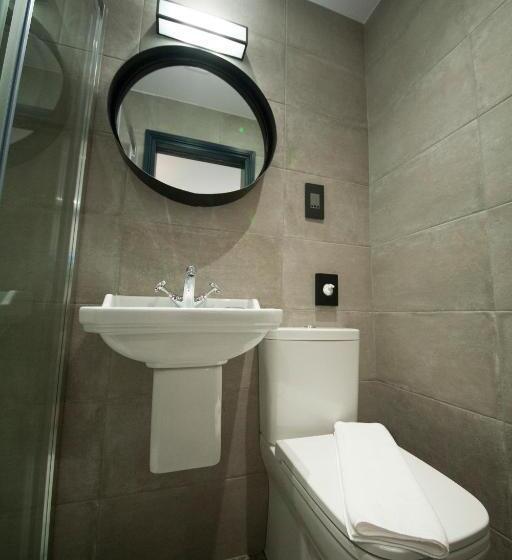 디럭스 트리플 룸, The House Of Toby