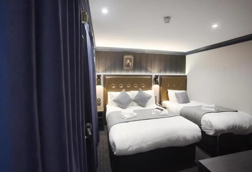 Deluxe Kolmen Hengen Huone, The House Of Toby