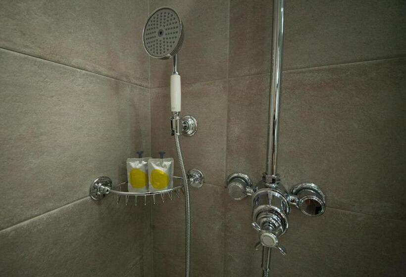 디럭스 4인 룸, The House Of Toby