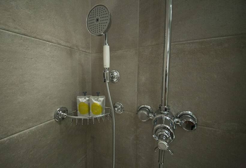 디럭스 4인 룸, The House Of Toby