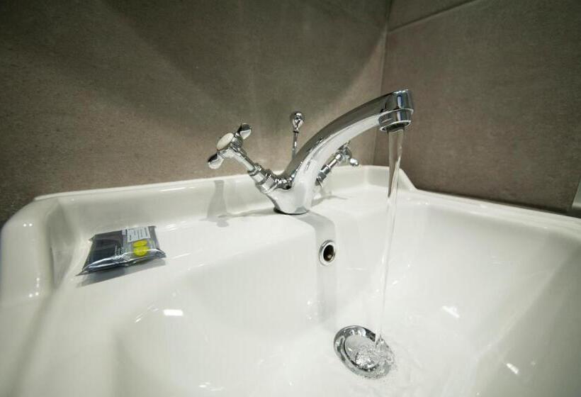 싱글 디럭스 룸, The House Of Toby