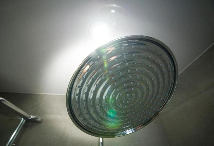 싱글 디럭스 룸, The House Of Toby