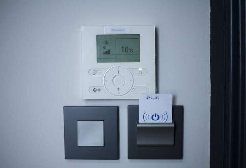 디럭스 룸, The House Of Toby