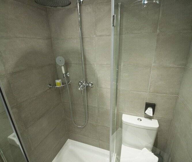 디럭스 룸, The House Of Toby