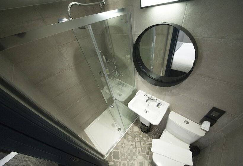 디럭스 룸, The House Of Toby