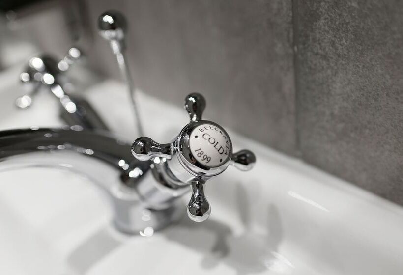 디럭스 룸, The House Of Toby