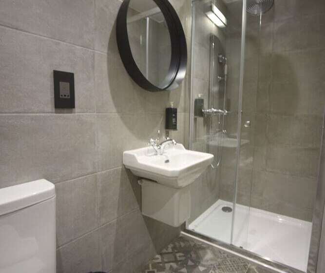 디럭스 룸, The House Of Toby