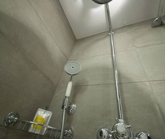 디럭스 4인 룸, The House Of Toby