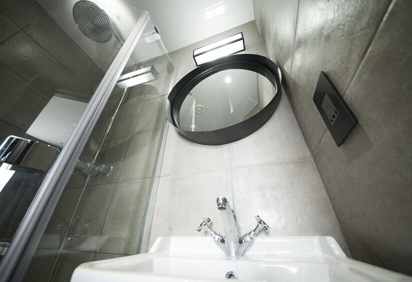 싱글 디럭스 룸, The House Of Toby