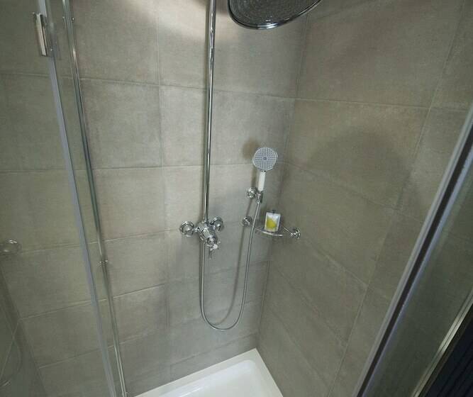 싱글 디럭스 룸, The House Of Toby