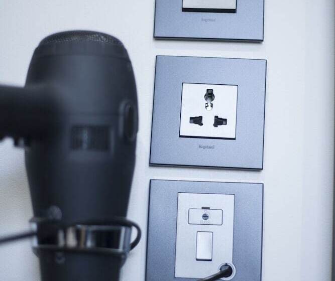 디럭스 룸, The House Of Toby