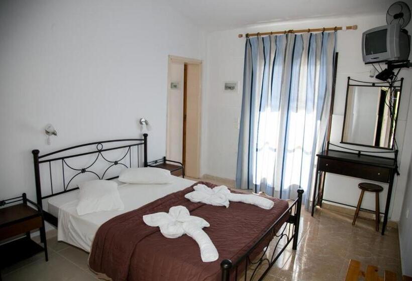 חדר סטנדרט עם מרפסת ונוף לגינה, Kefalonia Beach Hotel & Bungalows