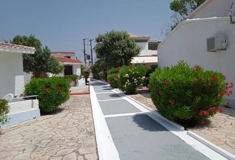 חדר לארבעה סטנדרטי עם מרפסת, Kefalonia Beach Hotel & Bungalows