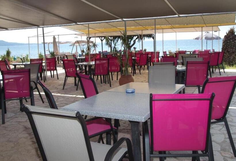 חדר סטנדרט עם מרפסת ונוף לגינה, Kefalonia Beach Hotel & Bungalows