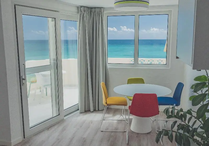 Huoneisto 1 Makuuhuone Merinäkymä, R2 Maryvent Beach Apartments