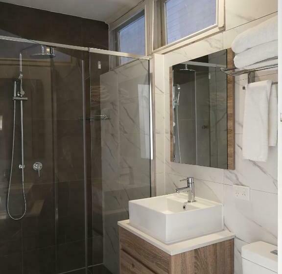 اتاق استاندارد سه نفره, The Wurruk Motel