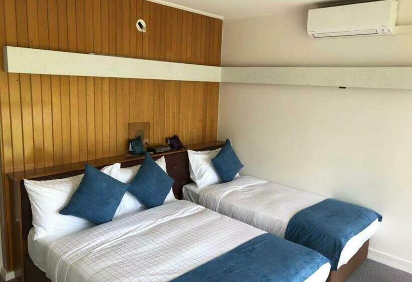 اتاق استاندارد سه نفره, The Wurruk Motel