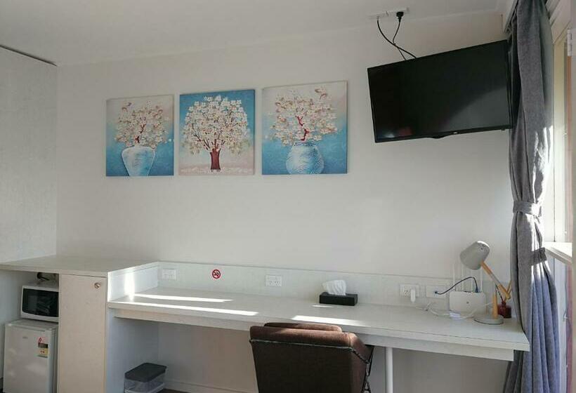 اتاق استاندارد با تخت بزرگ, The Wurruk Motel