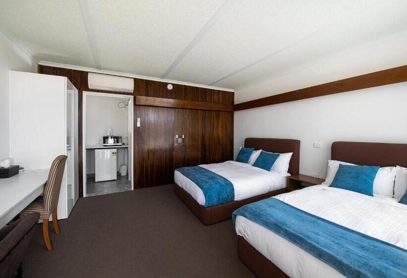 اتاق استاندارد چهار تخته, The Wurruk Motel