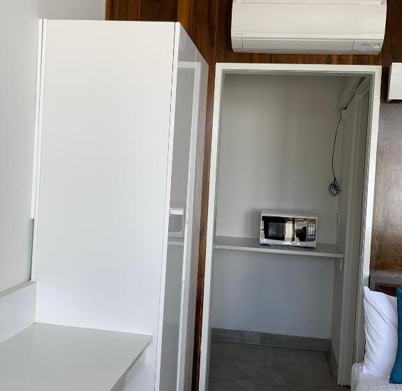 اتاق خانوادگی, The Wurruk Motel