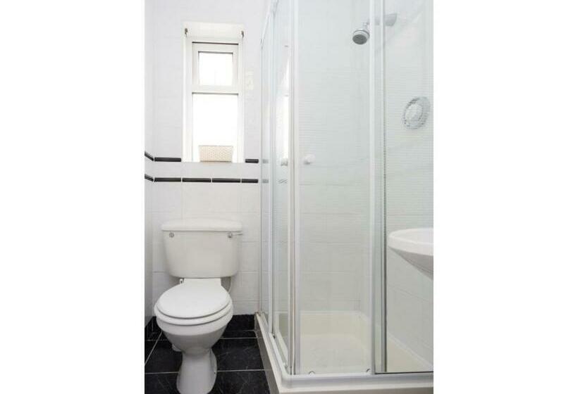 标准间, Four Seasons B&b