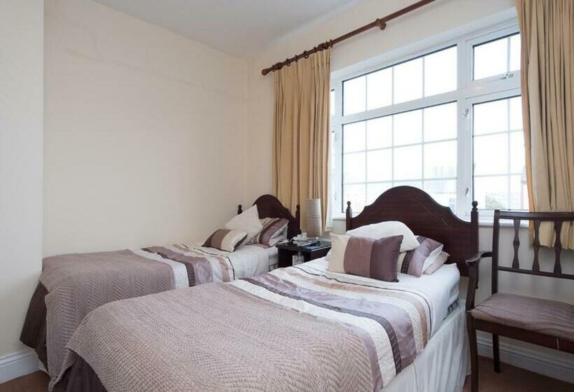 标准间, Four Seasons B&b