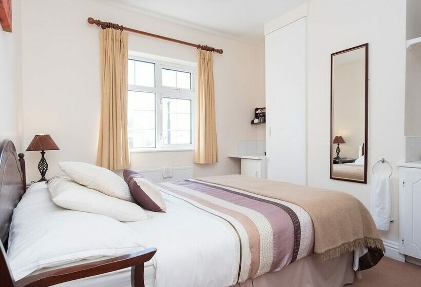 标准间, Four Seasons B&b