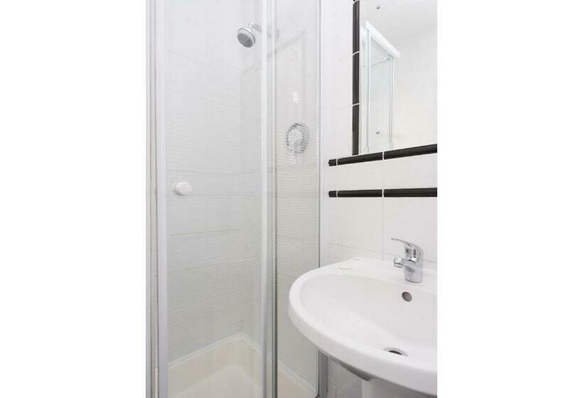 标准单人间, Four Seasons B&b