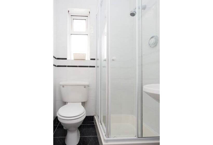 标准间, Four Seasons B&b