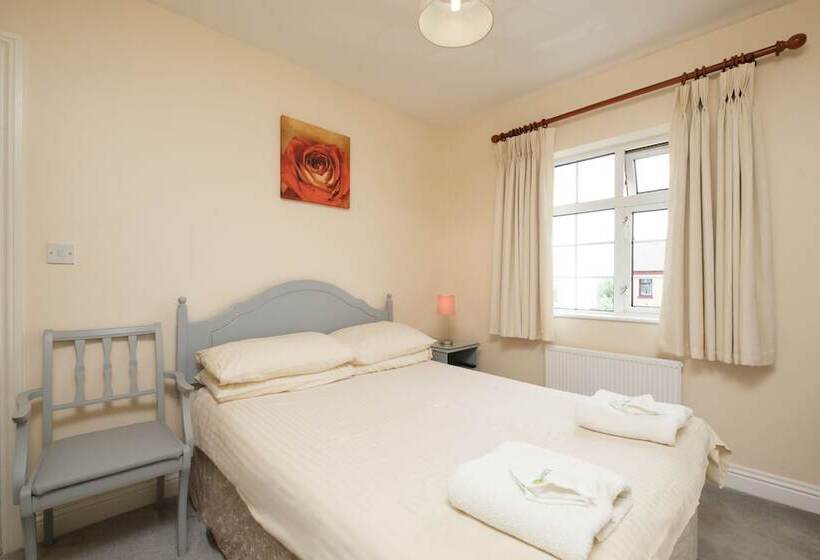 标准间, Four Seasons B&b